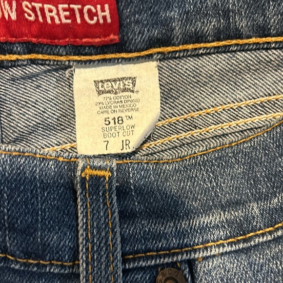Jrs. Levi’s Superlow jeans - Picture 3 of 4